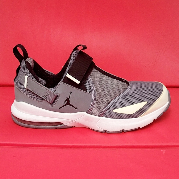 Jordan Other - Jordan Trunner 11 LX Cool Grey Men's Shoes # 453843-002 size 13